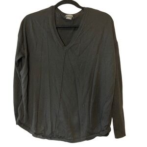 TROUVE Black Women’s Pullover V-neck Sweater Size Medium